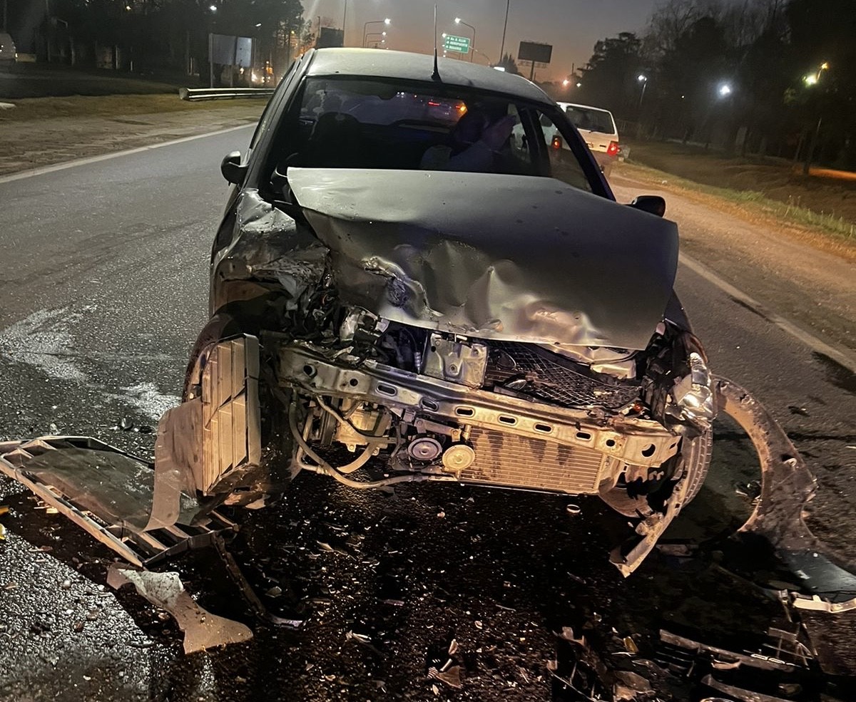 Fuerte choque en Ruta 9: Un Ford Ka colisionó con una camioneta 